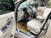 Cần bán xe Toyota Innova 2.0 G số tự động, đời 2014, màu bạc, giá tốt