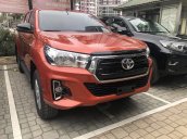 Cần bán xe Toyota Hilux 2.4E đời 2019, màu cam, nhập khẩu nguyên chiếc giá cạnh tranh. LH 0973.160.519