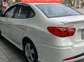 Cần bán gấp Hyundai Avante sản xuất 2013, màu trắng