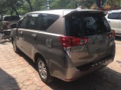 Bán xe Toyota Innova 2.0E màu đồng, sản xuất 2017