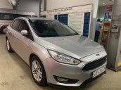 Cần bán lại xe Ford Focus Trend sản xuất 2017, màu bạc