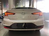 Cần bán xe Hyundai Elantra 2.0AT năm 2019, màu trắng, giao xe nhanh