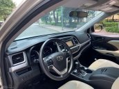 Bán nhanh chiếc Toyota Highlander LE 2.7 AT sản xuất 2015, màu kem be nhập khẩu