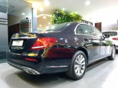 Bán xe Mercedes E200 đời 2019, màu đen, giao xe toàn quốc