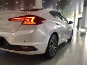 Cần bán xe Hyundai Elantra 2.0AT năm 2019, màu trắng, giao xe nhanh