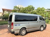 Bán ô tô Toyota Hiace 2010, màu bạc số sàn giá cạnh tranh