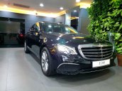 Bán xe Mercedes E200 đời 2019, màu đen, giao xe toàn quốc