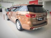 Bán xe Kia Sedona Premium đời 2019, màu nâu, giao xe nhanh