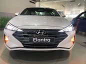 Cần bán xe Hyundai Elantra 2.0AT năm 2019, màu trắng, giao xe nhanh
