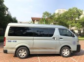 Bán ô tô Toyota Hiace 2010, màu bạc số sàn giá cạnh tranh