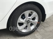 Giao ngay - Giá tốt. Hyundai Grand i10 1.2 MT Sedan đời 2019, màu trắng