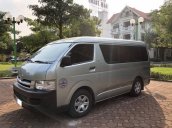 Bán ô tô Toyota Hiace 2010, màu bạc số sàn giá cạnh tranh