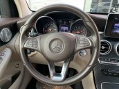 Cần bán gấp Mercedes năm sản xuất 2017, màu đen