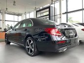 Bán xe Mercedes E200 sản xuất 2019, màu đen, số tự động 