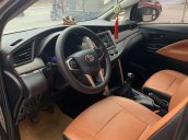 Cần bán Toyota Innova 2.0 năm sản xuất 2018, màu xám (ghi)