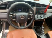 Cần bán Toyota Innova 2.0 năm sản xuất 2018, màu xám (ghi)