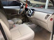 Cần bán gấp Toyota Innova 2.0V năm 2013, màu bạc như mới