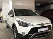 Cần bán xe Hyundai i20 Active năm 2016, màu trắng chính chủ