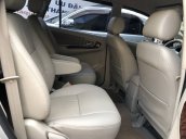 Cần bán gấp Toyota Innova 2.0V năm 2013, màu bạc như mới