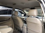 Cần bán gấp Toyota Innova 2.0V năm 2013, màu bạc như mới