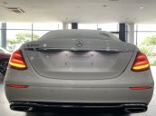 Mua xe trả góp lãi suất thấp với chiếc Mercedes-Benz E200, đời 2019, có sẵn xe, giao nhanh