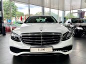 Mua xe trả góp lãi suất thấp với chiếc Mercedes-Benz E200, đời 2019, có sẵn xe, giao nhanh