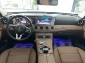 Mua xe trả góp lãi suất thấp với chiếc Mercedes-Benz E200, đời 2019, có sẵn xe, giao nhanh