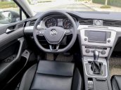 Cần bán nhanh chiếc xe Volkswagen Passat BM Comfort đời 2017, màu đen - Giá cạnh tranh