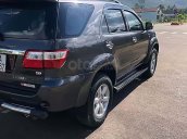 Cần bán xe Toyota Fortuner đời 2011, màu xám, giá 619tr