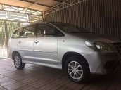 Cần bán gấp Toyota Innova 2.0E năm sản xuất 2014, màu bạc