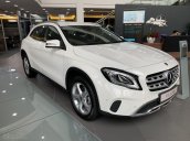 Cần bán xe Mercedes GLA 200 đời 2019, màu trắng, nhập khẩu nguyên chiếc