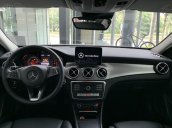 Cần bán xe Mercedes GLA 200 đời 2019, màu trắng, nhập khẩu nguyên chiếc