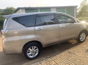 Cần bán Toyota Innova 2.0E 2018, màu nâu đồng