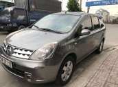 Gia đình bán xe Nissan Grand livina đời 2011, màu xám, máy êm ru