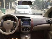 Gia đình bán xe Nissan Grand livina đời 2011, màu xám, máy êm ru