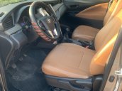 Cần bán Toyota Innova 2.0E 2018, màu nâu đồng