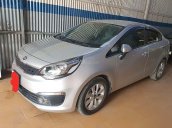 Bán Kia Rio 2016, màu bạc xe còn mới lắm