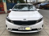 Bán gấp chiếc Kia Cerato 1.6 AT đời 2018 màu trắng xe đi ít, chạy tốt