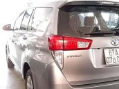 Cần bán Toyota Innova sản xuất 2017, màu bạc, giá 658tr