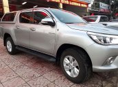 Cần bán Toyota Hilux 3.0G 4x4 AT đời 2015, màu bạc, nhập khẩu 