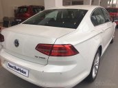 Cần bán Volkswagen Passat Highline 2018, màu trắng, xe nhập 100% từ nước Đức