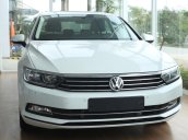 Cần bán Volkswagen Passat Highline 2018, màu trắng, xe nhập 100% từ nước Đức