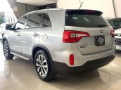 Bán xe Kia Sorento sản xuất 2017, màu bạc số tự động