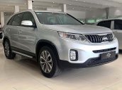 Bán xe Kia Sorento sản xuất 2017, màu bạc số tự động