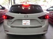 Cần bán Mazda 3 1.5AT đời 2017, màu trắng, 635 triệu