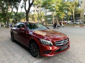 Cần bán xe Mercedes C200 2019, màu đỏ xe còn mới lắm