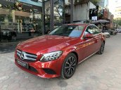 Cần bán xe Mercedes C200 2019, màu đỏ xe còn mới lắm