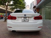 Cần bán BMW 320i năm sản xuất 2015, màu trắng, nhập khẩu