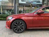 Cần bán xe Mercedes C200 2019, màu đỏ xe còn mới lắm