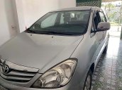 Bán Toyota Innova năm 2010, màu bạc, giá tốt xe còn mới nguyên